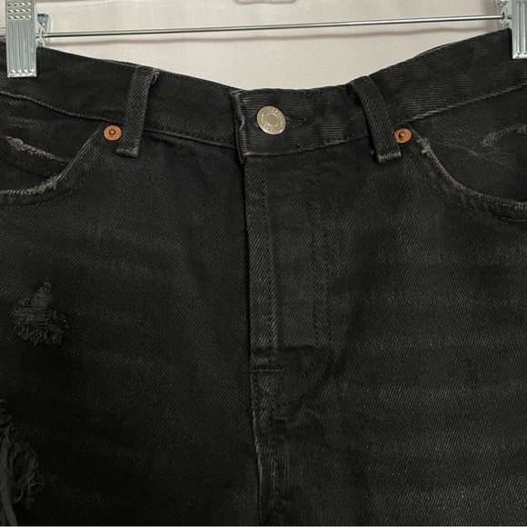 Top Moto Ashley Distressed Black Denim Frayed Edge Shorts - Picture 4 of 13